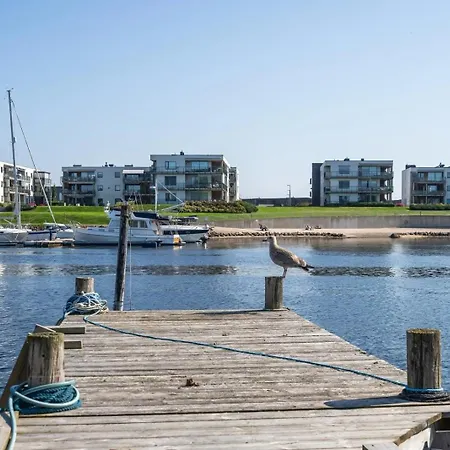 Stor Enebolig Med Egen Brygge Og Strandlinje *