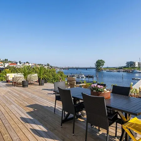 Stor Enebolig Med Egen Brygge Og Strandlinje *